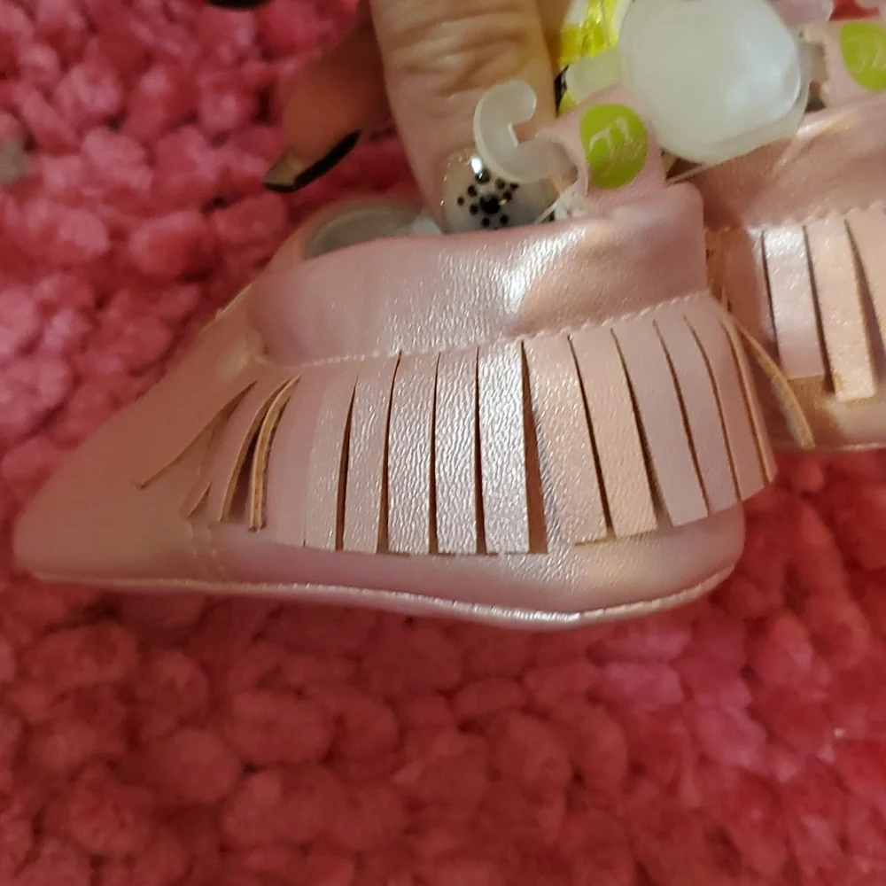 Adorable baby bootie shoes